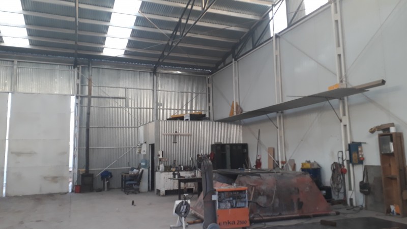 ALQUILO  GALPON EN ZONA SEMI INDUSTRIAL NEUQUEN